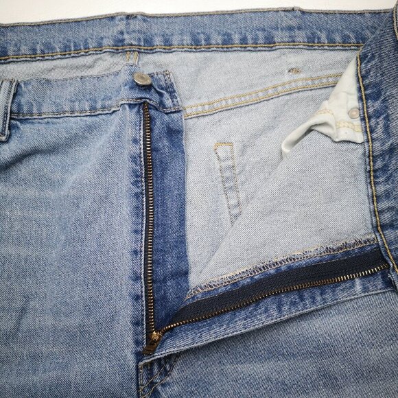 Levi's 559 Men's Size 44/32 Light Wash Zipper & Button Closure Blue Jeans - Picture 5 of 15